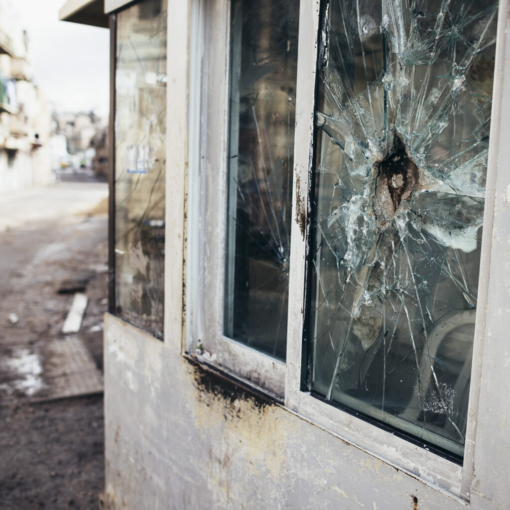 "Treffen wir uns in der Mitte" Fotobuch mit begleitenden Texten von Sabine Kneidinger und Frank Niedertubbesing.