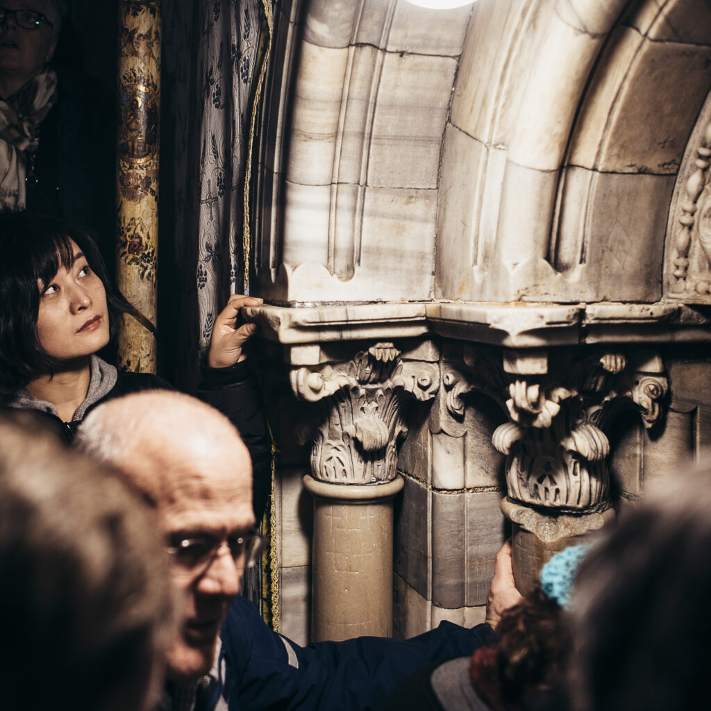 "Treffen wir uns in der Mitte" Fotobuch mit begleitenden Texten von Sabine Kneidinger und Frank Niedertubbesing.