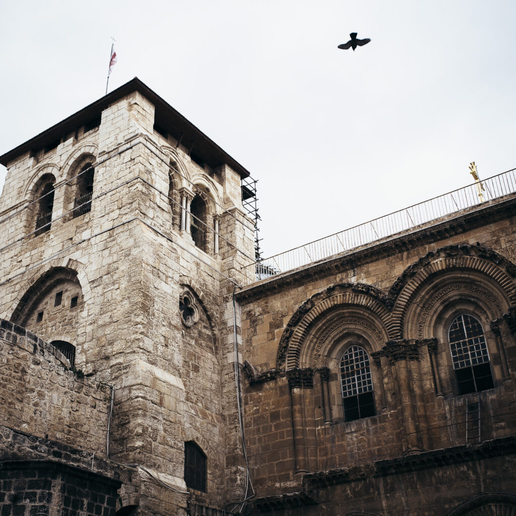 "Treffen wir uns in der Mitte" Fotobuch mit begleitenden Texten von Sabine Kneidinger und Frank Niedertubbesing.