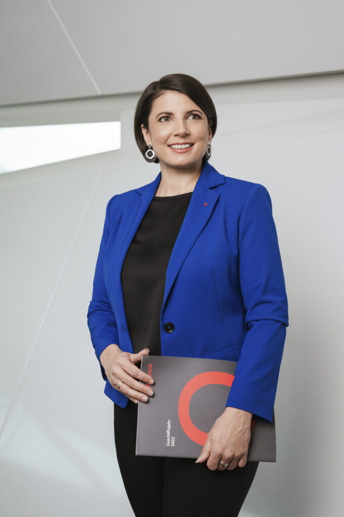 Corporateportrait Oberbank Vorständin Romana Thiem - Sabine Kneidinger Photography