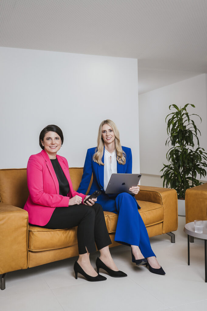 Corporateportrait Oberbank Vorständin Isabella Lehner & Romana Thiem- Sabine Kneidinger Photography